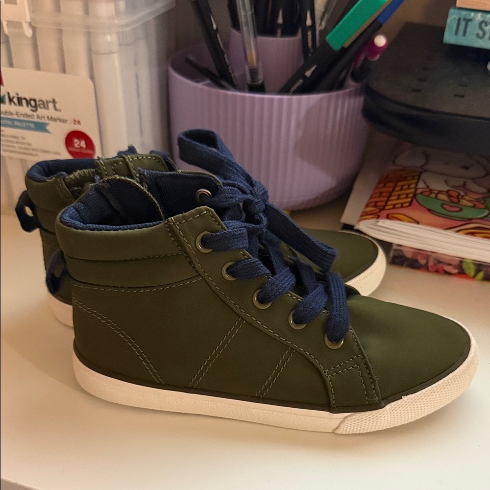 Cat & Jack Olive High-Top Sneakers with Navy Laces vguc